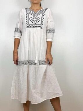Hayden Los Angeles White Embroidered Boho Midi Dress | Size Small